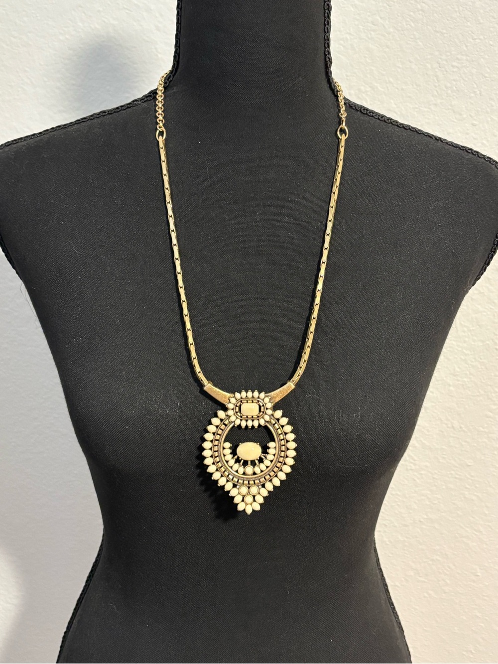 Stella & Dot Matte Gold-Tone ‘Havana’ Medallion Necklace 26”